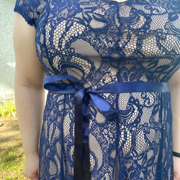 NWOT Beautiful Blue Lace Midi Dress - Picture 2 of 9